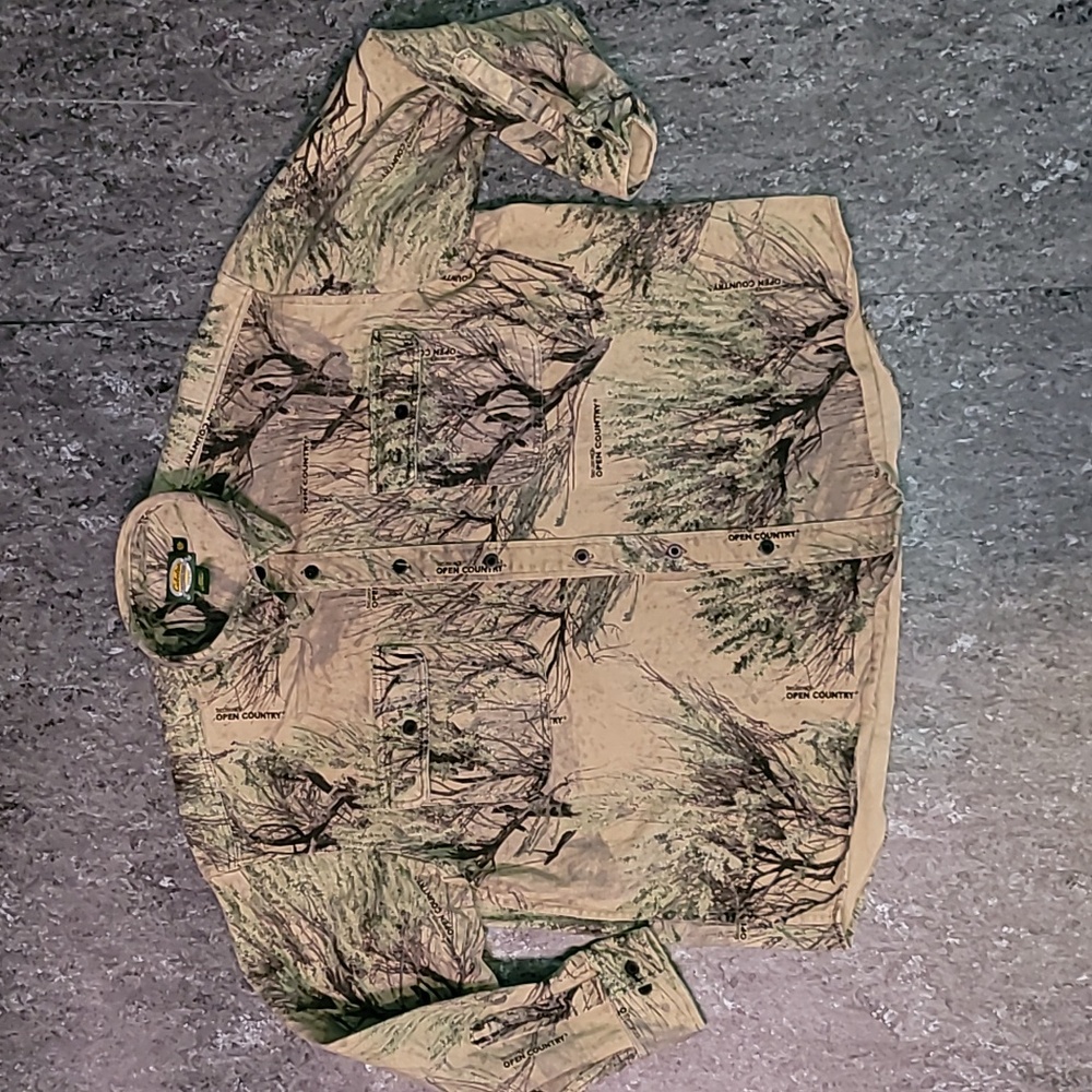 Vintage. Cabela's. 💯 Cotton/denim camo button-up shacket. Heavyweight. Size 2XL